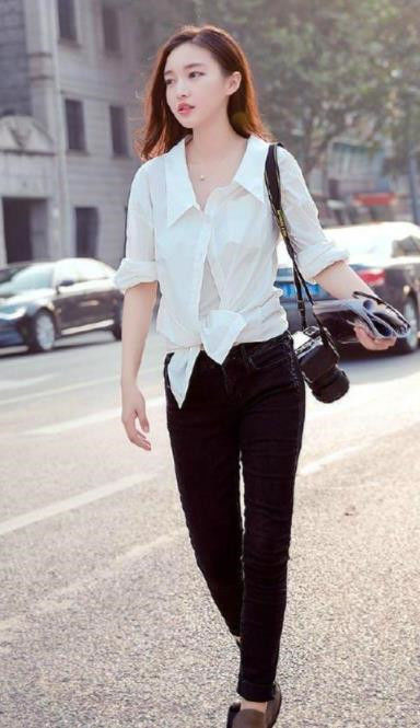 长发披肩|美女穿蓝色一字肩连衣裙,扎着高高的马尾,简洁显靓丽