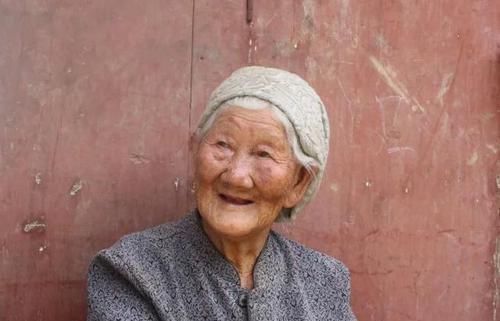 长寿秘诀|109岁人,年轻仅65岁,长寿秘诀不是多锻炼,而是这3件事