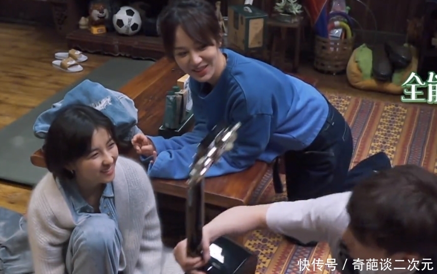 杨紫 牵手?搭肩?张艺兴和杨紫,你们现在都不避人了吗?