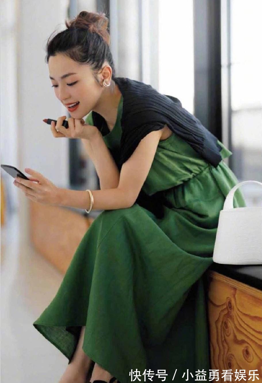 色调|有肚子的女人放弃“塞衣角”吧!学日本杂志这样穿,时髦还显瘦