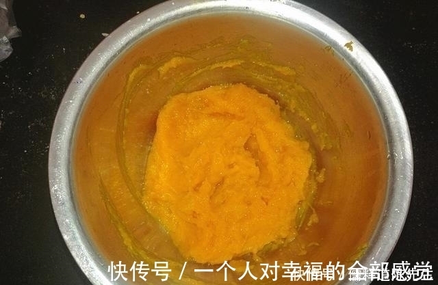 面团|南瓜饼这么做，吃了一个还想吃一个，又香又糯