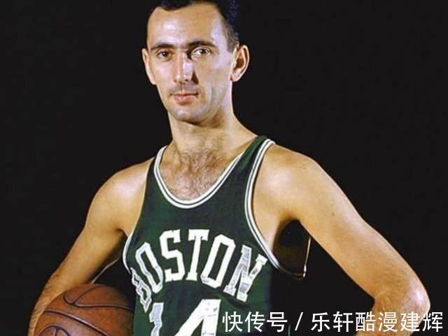 nb库里曾经全票拿下MVP,那联盟历史上得票率最低的MVP是谁呢