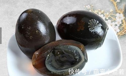 泥灰|买皮蛋时,看到这4种扭头就走的是聪明人,商贩也从不让家里人吃