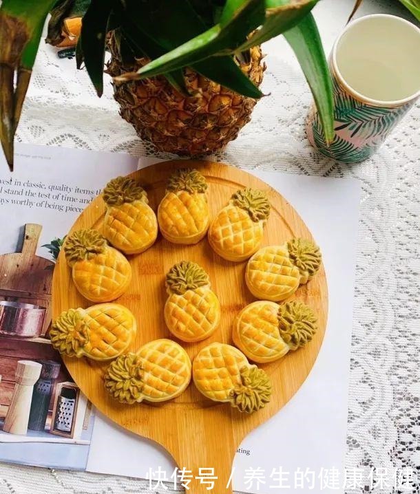 月儿圆,吃月饼,快来看看超萌小菠萝月饼