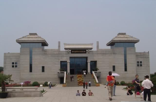 最无奈的帝王陵！在菜市场旁边，后代陵墓却为世界遗产