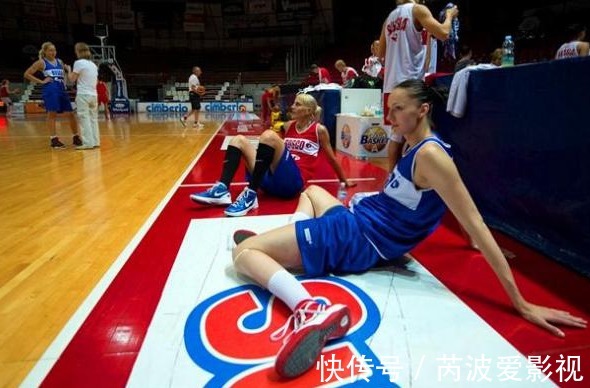 前男友|和2米05女篮美女恋爱什么感受?大长腿1米32,前男友直言:够不着