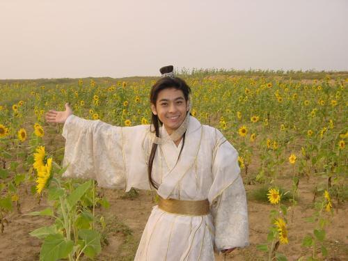 鸠摩智@天龙中,此人是扫地僧儿子,曾吊打段誉,吓蒙玄慈,后成天下第一