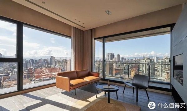 颜值担当|如何让客厅更有牌面？门窗这样装，轻松打造超赞的「高颜值」客厅！