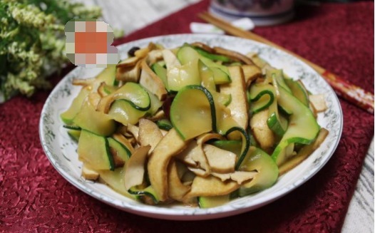 一道素小炒,清新爽口,上桌比肉菜受欢迎