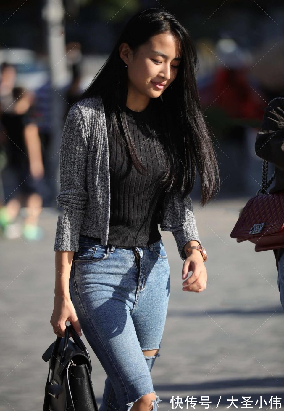 美女|美女街拍:霸道总裁,你喜欢这样的小姐姐吗?反正我爸爸看了以后好喜欢