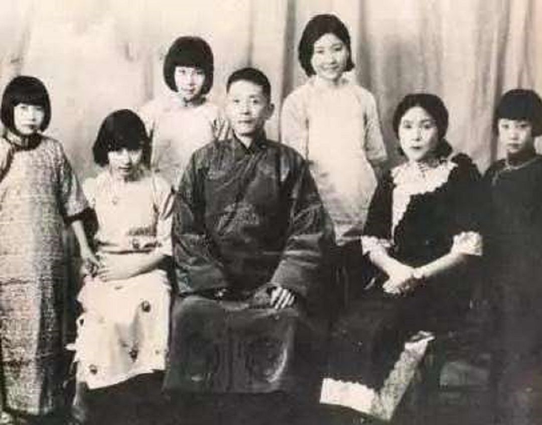 日本|她来自日本，嫁给中国一将军，一生跟随丈夫抗日