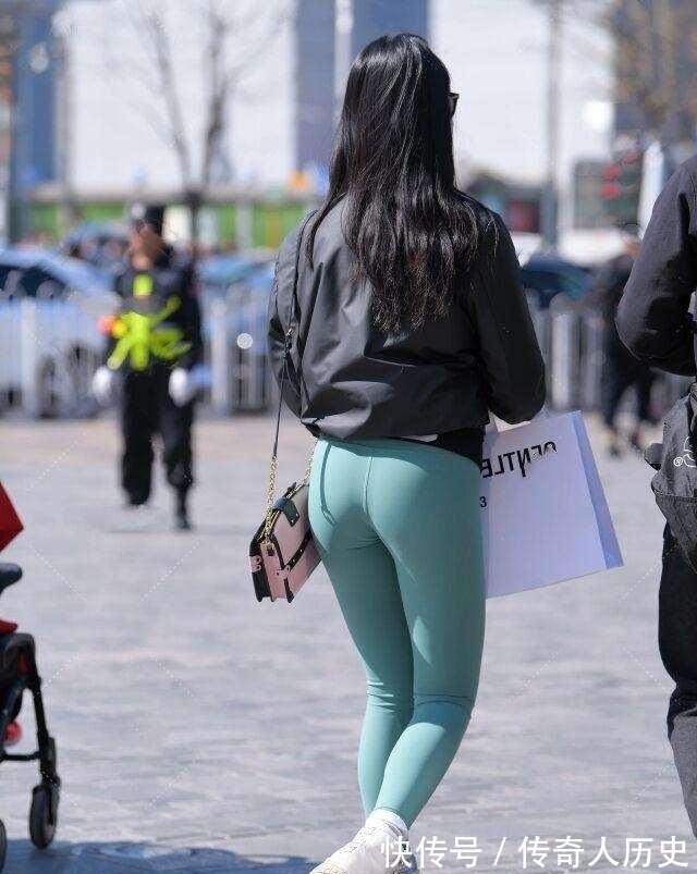 打底裤 精致时髦的打底裤搭配出魅力优雅的质感,展现迷人体态,简单装扮!