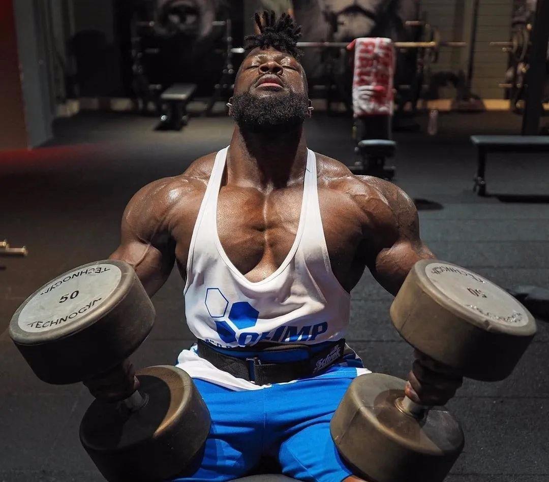 王者|上半身肌肉型男,下半身安上假肢,这是王者级别吗?