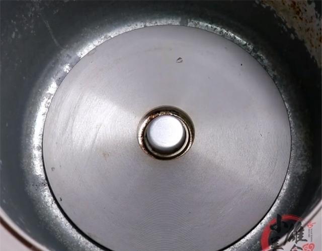 电饭锅内部铺一张纸，想不到这么厉害，大多人都不懂，早学早受益