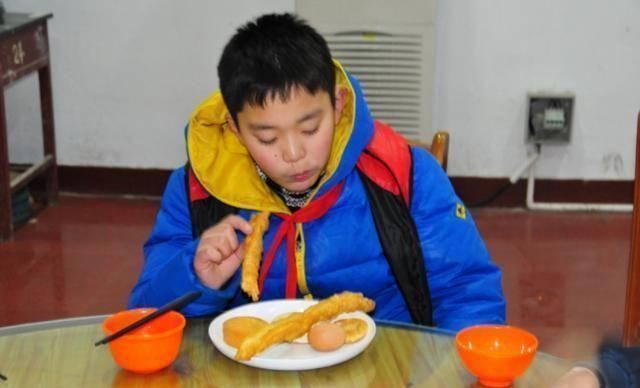 里脊夹饼|6岁孩子两年没长个,医生3种早餐不能吃,还有父母在犯错