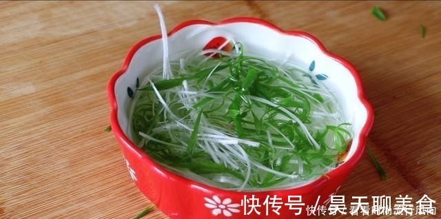 正确做法|清蒸鱼放盐和料酒就错了，教你正确做法，又鲜又嫩还不腥，太香了