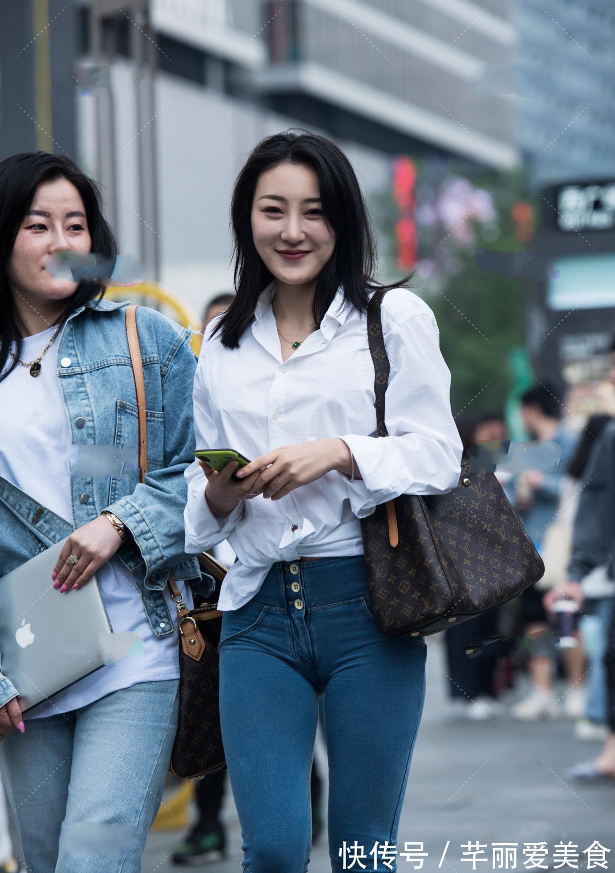 单品 百搭衬衫搭配牛仔裤,简约随性又舒服,尽显知性美感