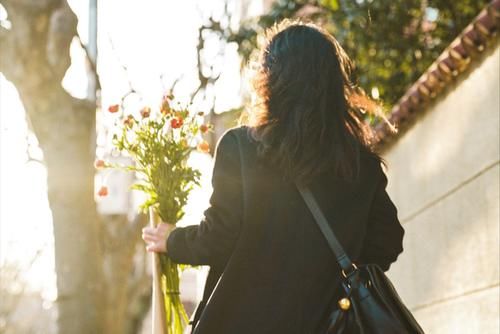 真服了三木！立春发布新穿搭美成风景，优雅又简单，照着穿就行