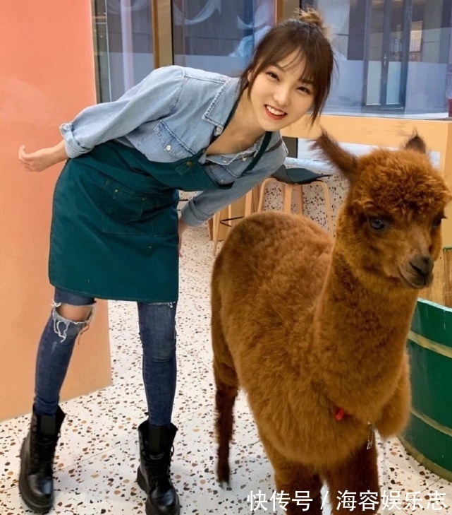 穿搭|她曾因胖被嘲全团最丑,一年后暴瘦出漫画腿,竟还没羊驼的腿粗