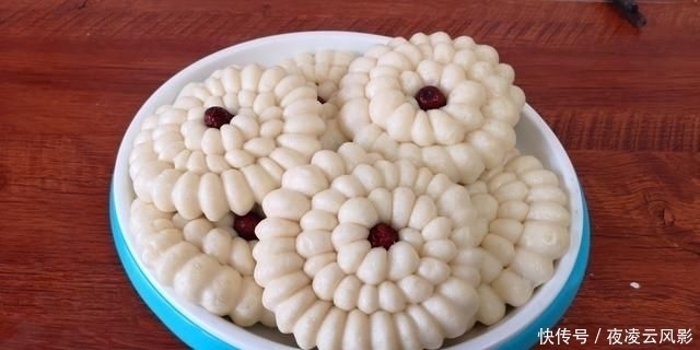 漂亮馒头的做法,筷子一压在一卷,香甜松软,比做普通馒头还简单