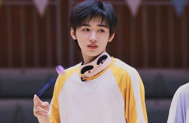 刘耀文|宋亚轩不再遮遮掩掩，对刘耀文做这一举动，粉丝孩子名字都想好了