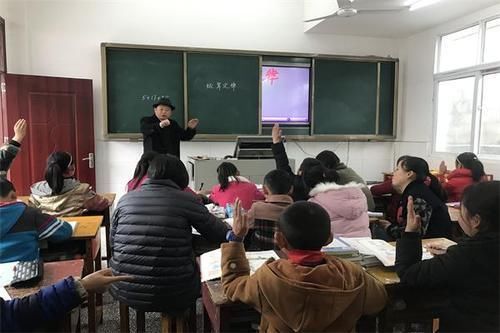 教师|为什么中小学里男教师越来越少了 钱少事杂风险高