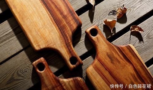 菜板每天只用清水洗,等于吃细菌,一个简单方法,菜板干净又卫生