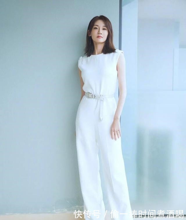 西装裤 不懂“小白裤”请别乱穿,它的最美搭配在这里,高级洋气又显气场