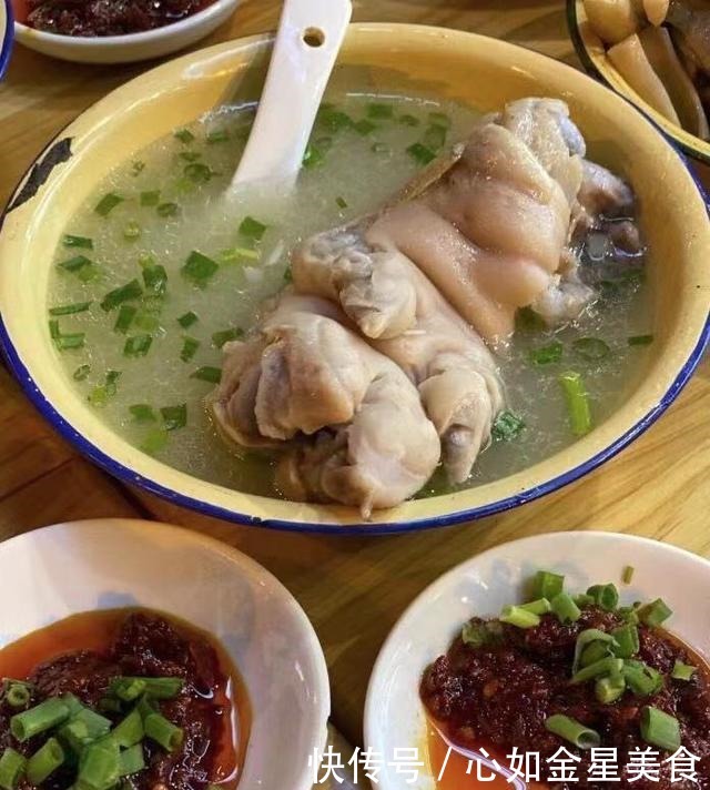  成都著名的一家“鬼饮食”，每天只卖凌晨4小时，食客坐满一条街