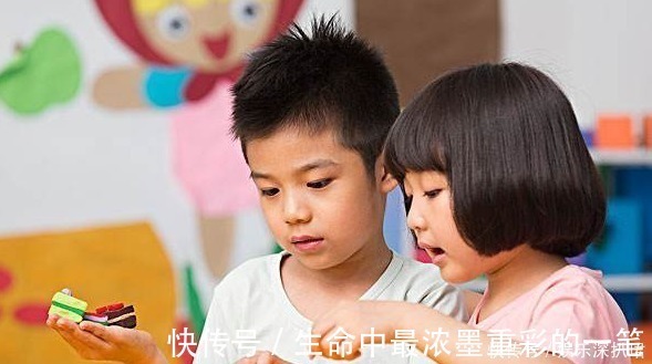 台布|婴儿会懂得如果伸开脚，即便碰不到玩具，也会靠得近些的道理