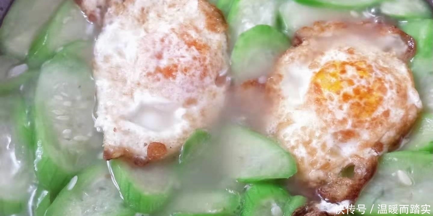 鲜甜|丝瓜汤怎么做才好喝？掌握3个要点，汤味鲜甜，丝瓜嫩绿不变色