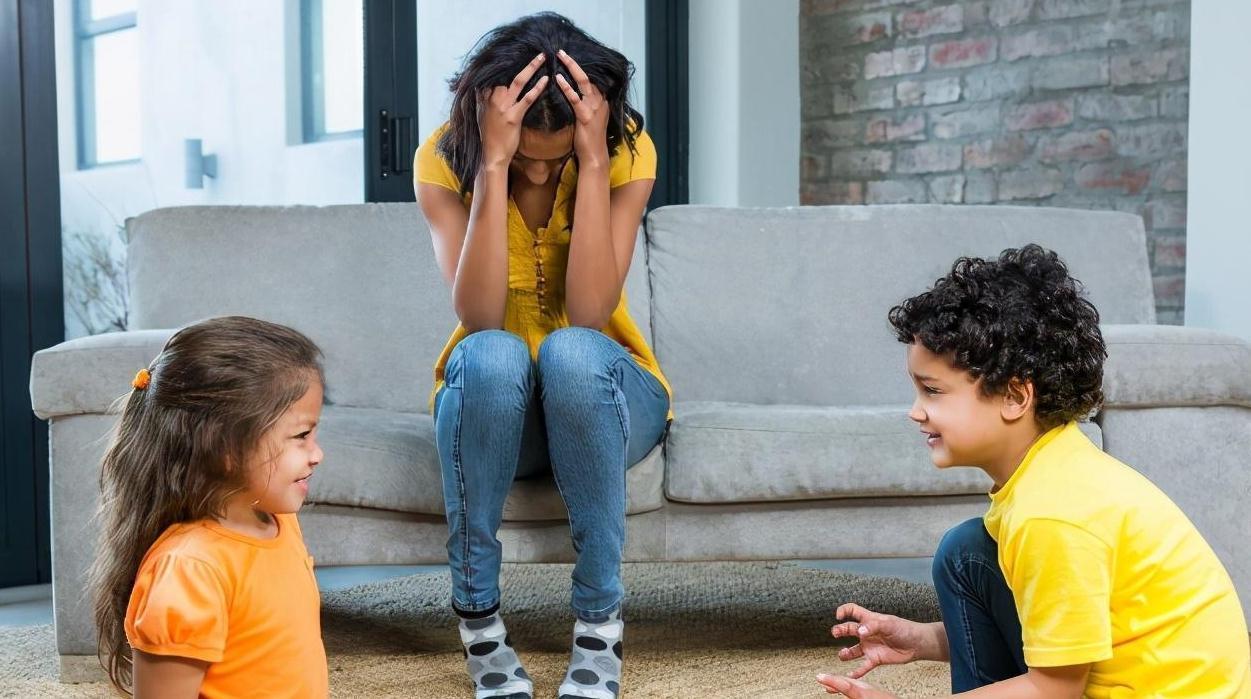 姐弟|弟弟被姐姐打哭,一边告状一边护着姐姐,画面太暖感动众人