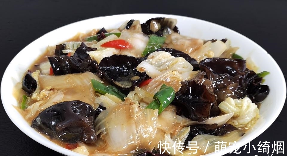 青辣椒|它有“素食之王”的美誉，鲜嫩爽滑，营养又美味，热量低，还养人
