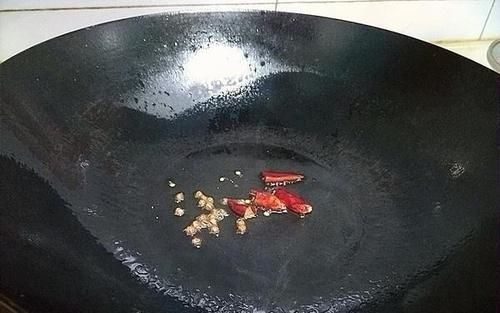 这道菜北方人是一道罕见的菜,尤其是南方人却特别受欢迎