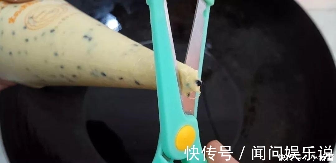 2个红薯, 1袋牛奶, 手不粘面, 做出最好吃的小零食, 放凉都不会硬