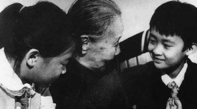 林徽因$被张爱玲讽刺,被林徽因怼,被鲁迅瞧不起,为何她们都看不惯冰心