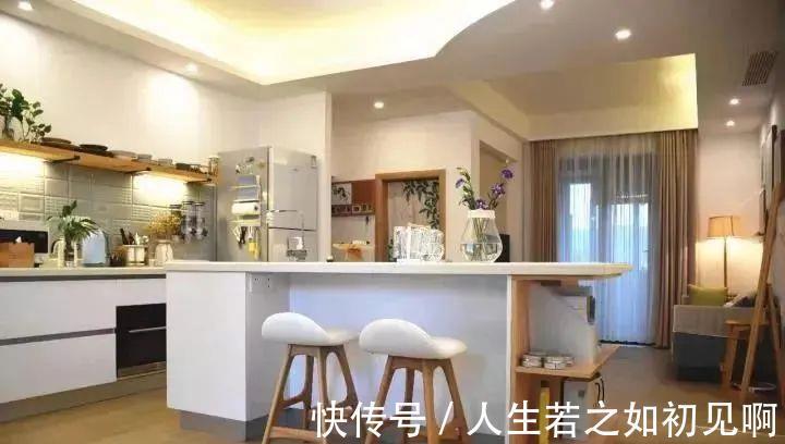 厨房|5㎡厨房这样装,好看又实用!见缝插针塞冰箱,打满橱柜收纳强!