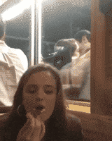 |搞笑GIF:高空翻栏杆还穿高跟鞋???