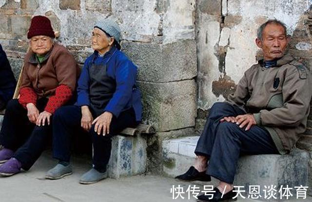 治疗癌症|老人说农村房屋上的壁虎可以治疗癌症，是真的吗？