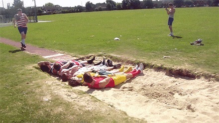 |搞笑GIF：妹子这笑容，我相信所有的不开心都会烟消云散的