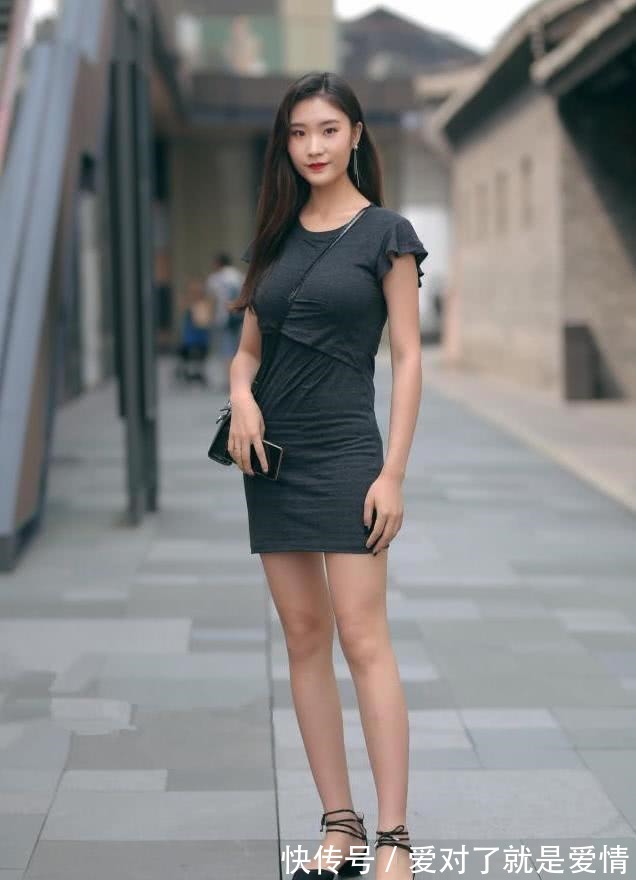 都市丽人 深灰色修身连衣裙搭配尖头高跟,高贵冷艳,从容优雅!