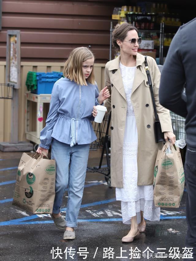 女士|中年女士咋穿美45岁的安吉丽娜朱莉独爱长裙,优雅时尚有气场