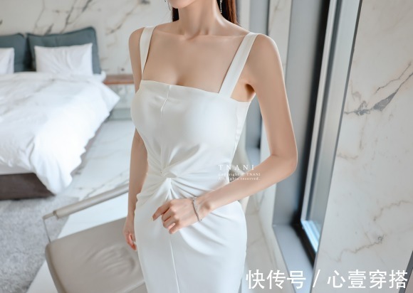 时尚|女神孙允珠高清时尚搭配：纤云梦月清影幽迷纽花连衣裙