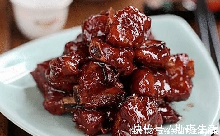 炒糖色时,第一步不要直接放冰糖!多加一步,糖色更红亮不发苦