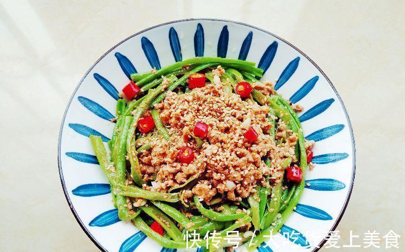 立秋前后豇豆怎么做好吃？加点肉末，去燥营养不丢失