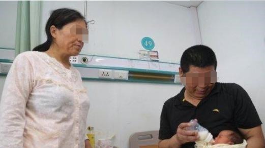 高龄|53岁妈妈执意拼二胎,产后向儿媳妇“借母乳”被拒,这像什么话