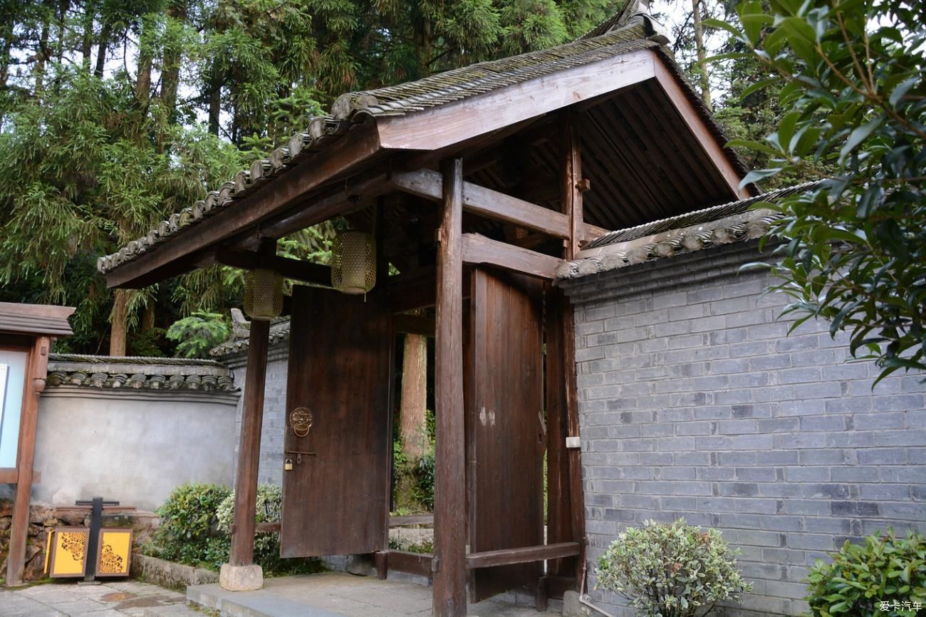 老年|小镇蒙蒙烟雨，小桥流水，断桥残雪~青山点点，古道悠悠