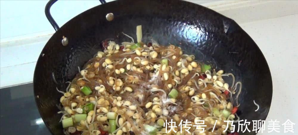 技巧|豆芽炒粉条，地道家常菜，教你一个小技巧，豆芽入味，越嚼越香
