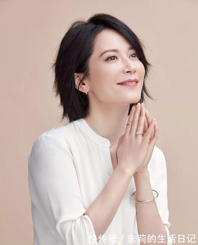 技巧 中年女性穿衣总被人说是“装嫩”,掌握这些搭配技巧,平衡尴尬感!