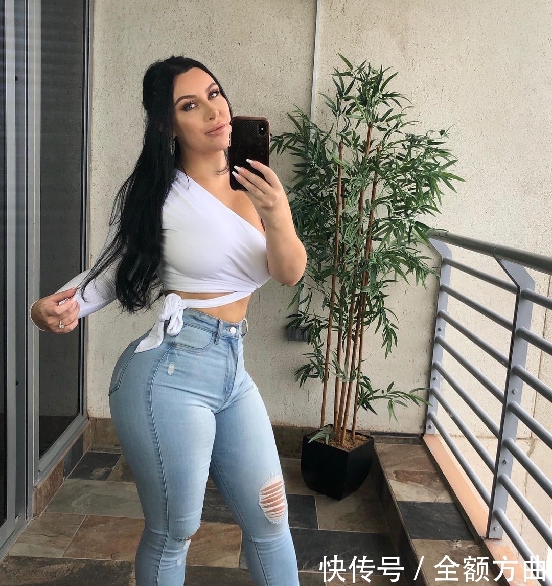 社交平台|长相甜美的瑞典模特,曲线的身姿,堪比美国红人金·卡戴珊